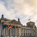 Résultats des élections allemandes Façade du bâtiment du Reichstag. Berlin, Allemagne.
